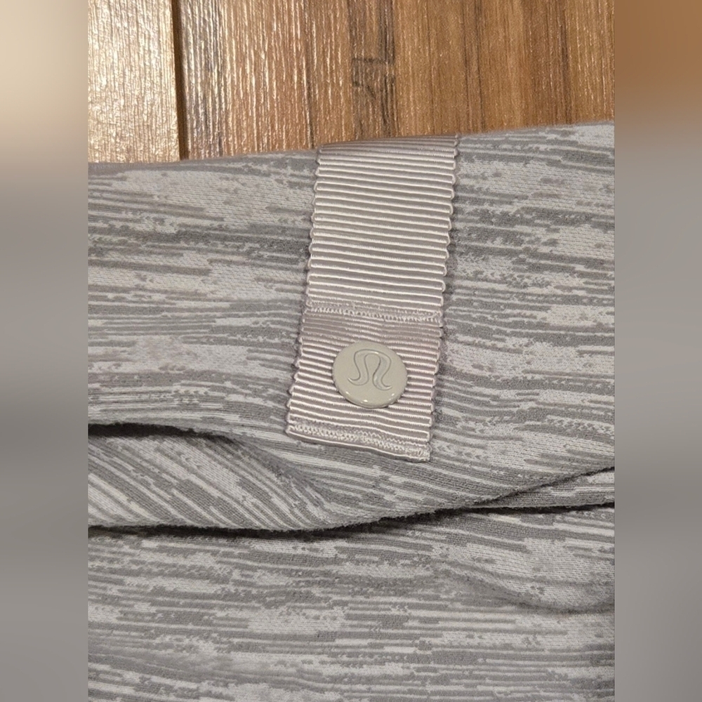 NWOT Lululemon Infinity Scarf - Picture 8 of 8